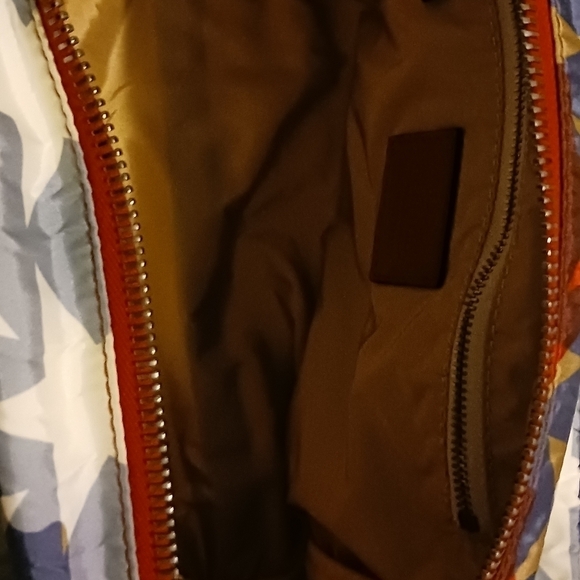 Valentino Garavani pouch. - Picture 10 of 13